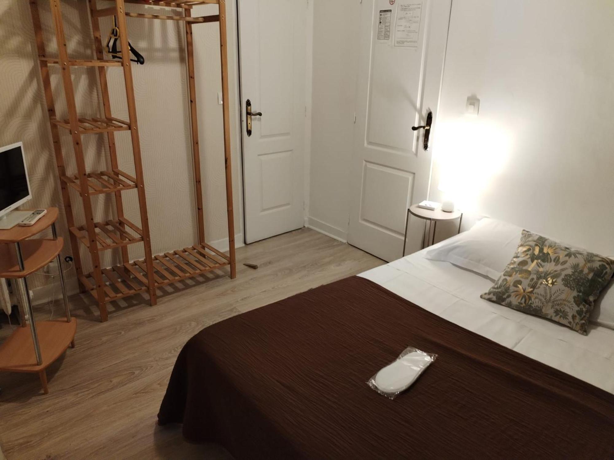 Aux Trois Rois Hotell Pont-Sur-Yonne Eksteriør bilde